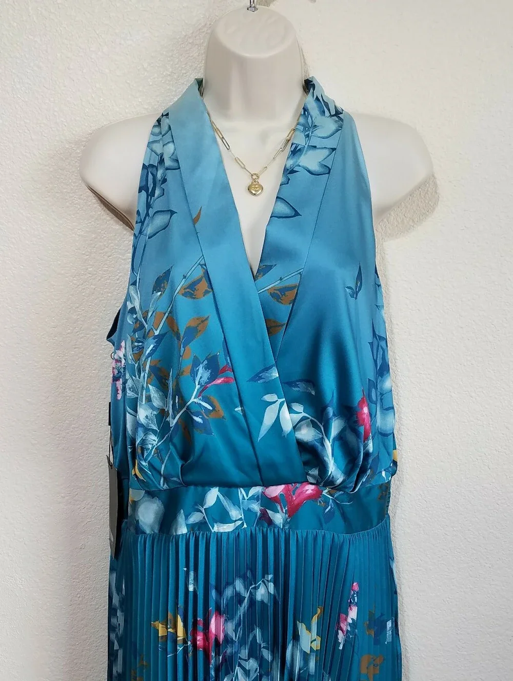 WHBM Sleeveless Shawl Neck Pleated Midi Dress - Picture 5 of 11